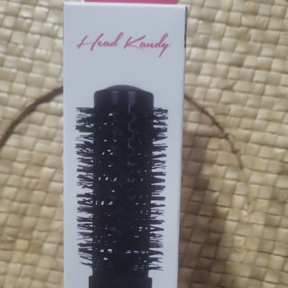 The Hair Tool Black Round Brush 33mm - Picture 3 of 3